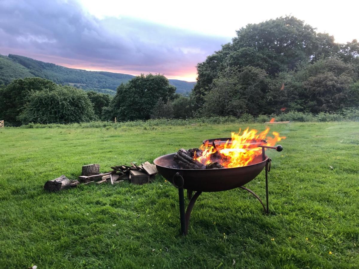 Black Mountains Glamping Hotel Abergavenny Exterior photo
